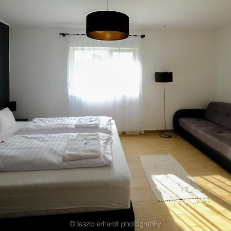 Ciprus Porta Apartmanok Balatonkenese Exterior photo