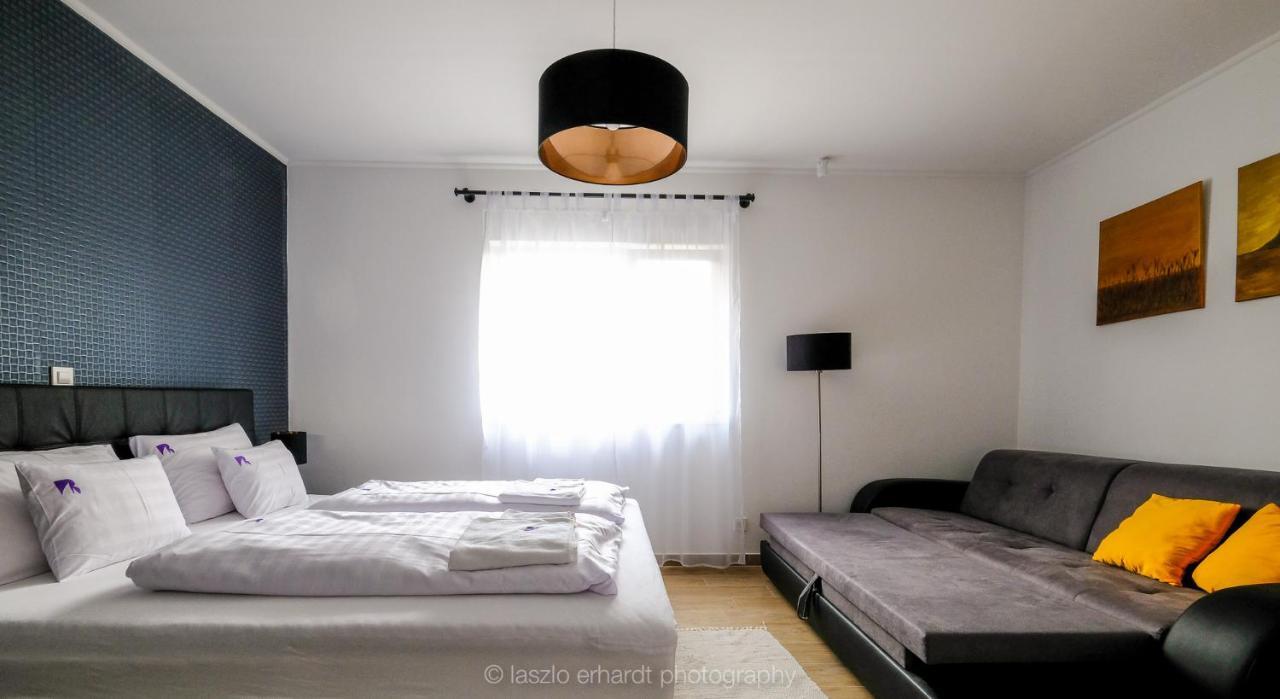 Ciprus Porta Apartmanok Balatonkenese Exterior photo