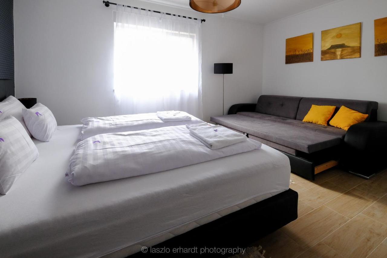 Ciprus Porta Apartmanok Balatonkenese Exterior photo