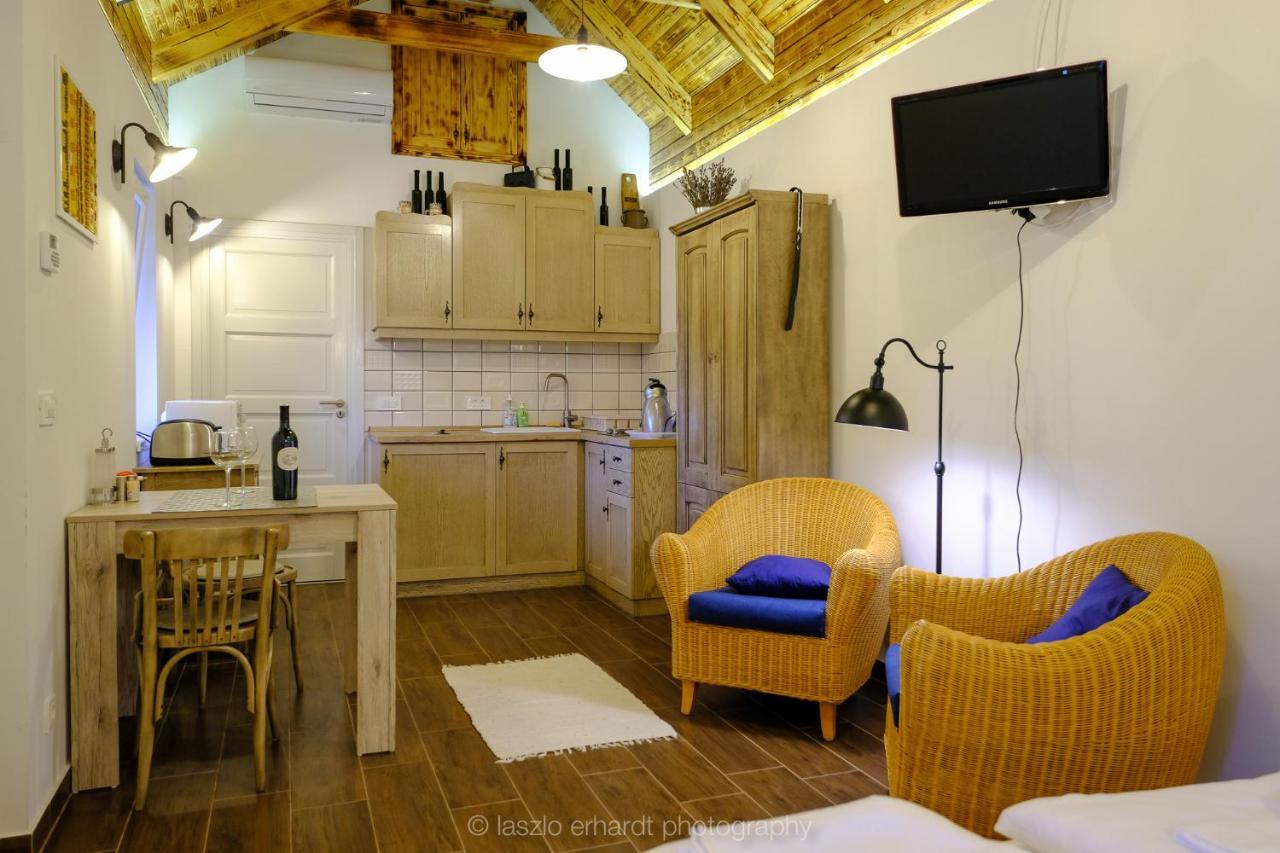 Ciprus Porta Apartmanok Balatonkenese Exterior photo
