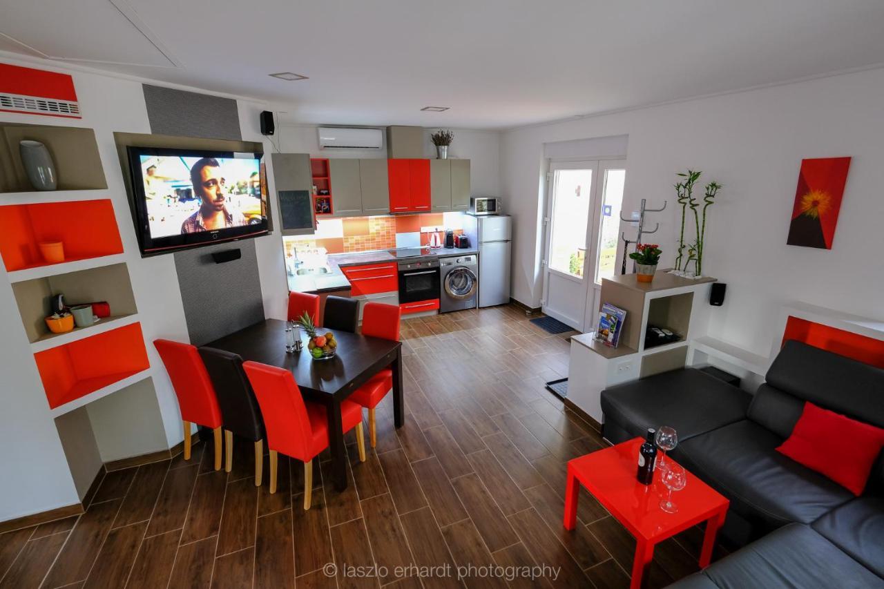 Ciprus Porta Apartmanok Balatonkenese Exterior photo