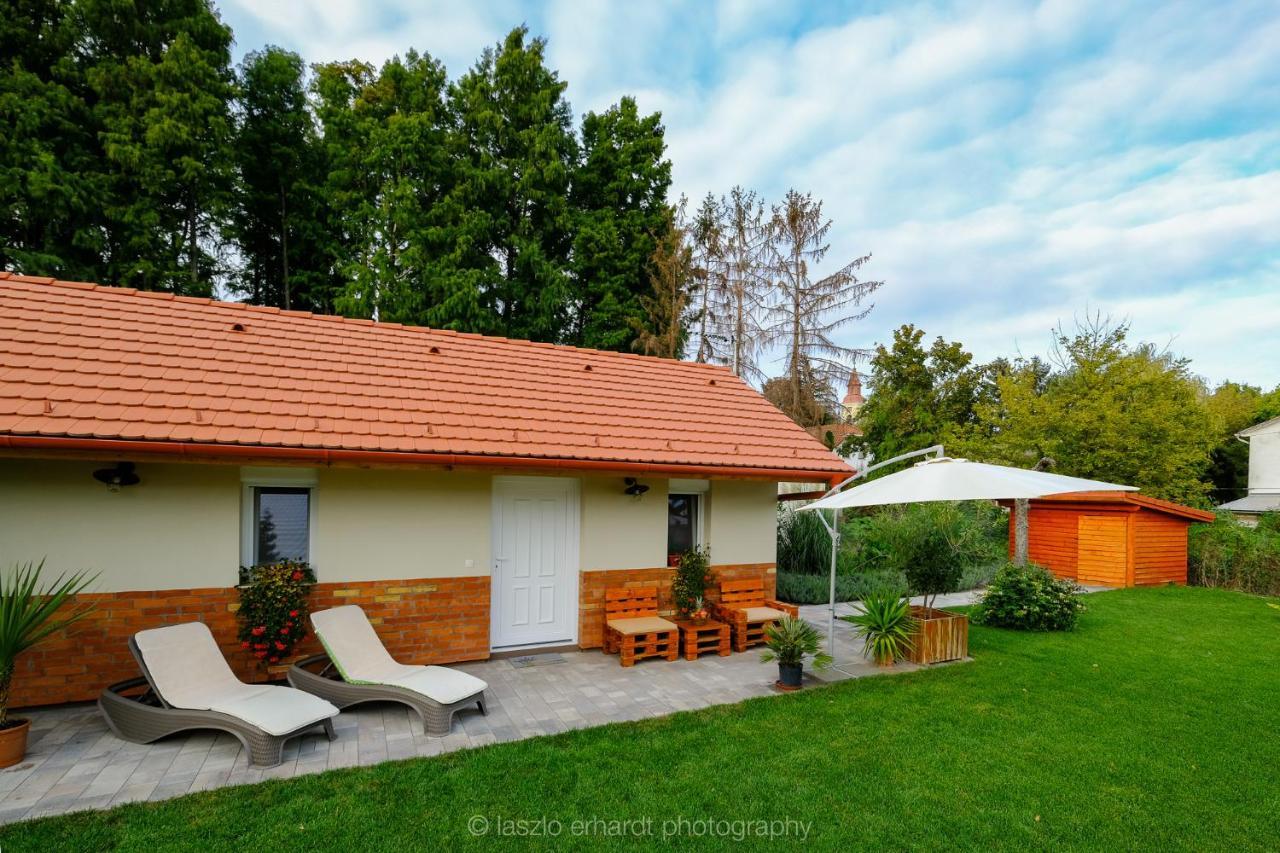 Ciprus Porta Apartmanok Balatonkenese Exterior photo